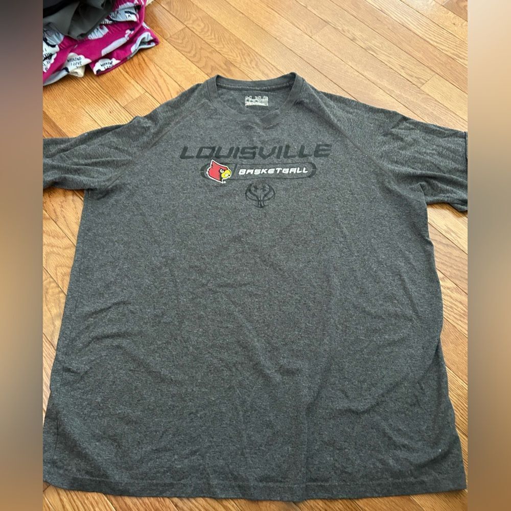Louisville Cardinals Under Armour Tshirt